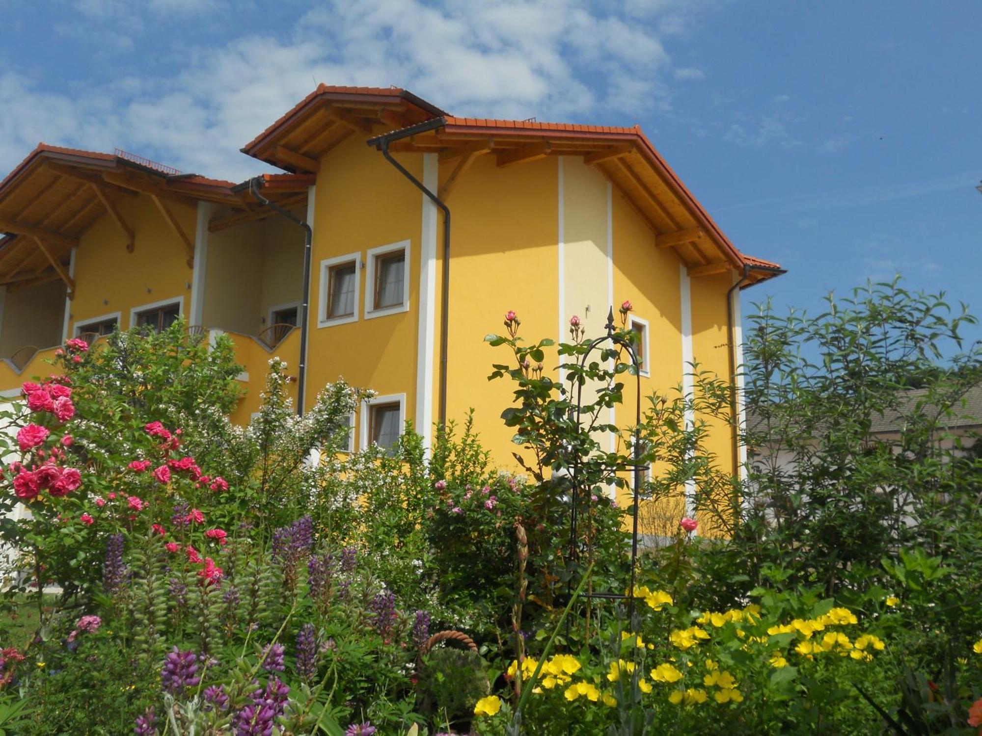 Ferienhotel Innviertel Kirchheim im Innkreis Exterior photo